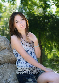 男人和女人打扑克界面